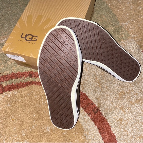 BNIB UGG Roxford Sneaker - Picture 2 of 6
